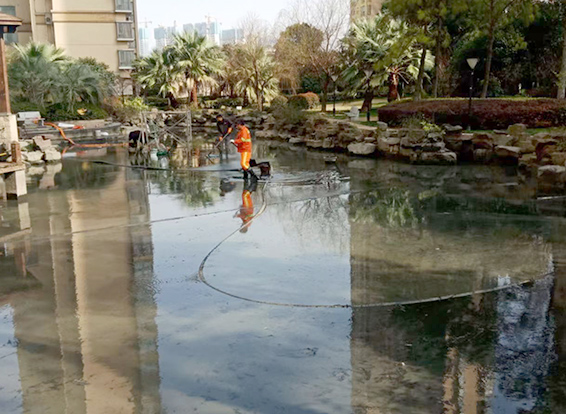 玉屏景观池淤泥清理